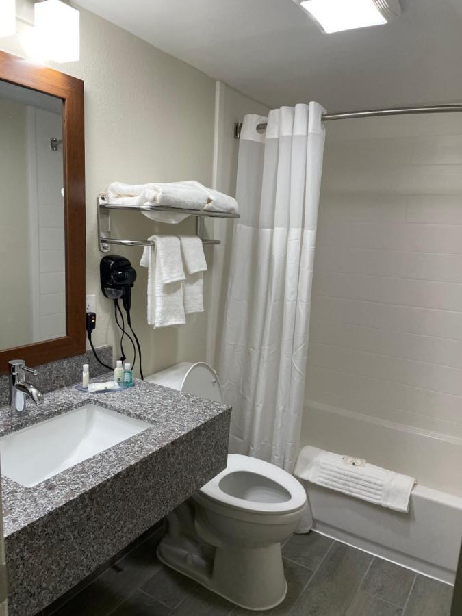 Quality Inn & Suites Spring Lake - Fayetteville Near Fort Bragg Zewnętrze zdjęcie