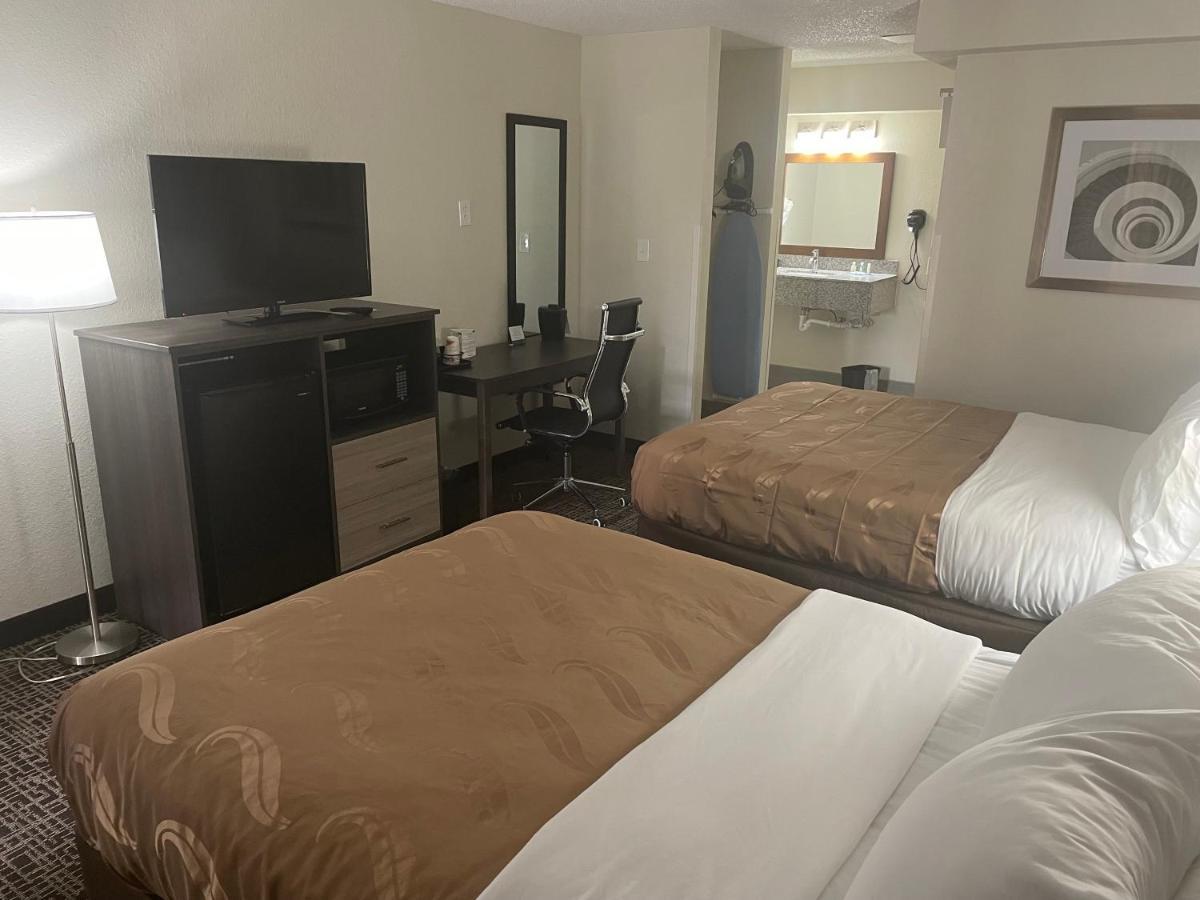 Quality Inn & Suites Spring Lake - Fayetteville Near Fort Bragg Zewnętrze zdjęcie