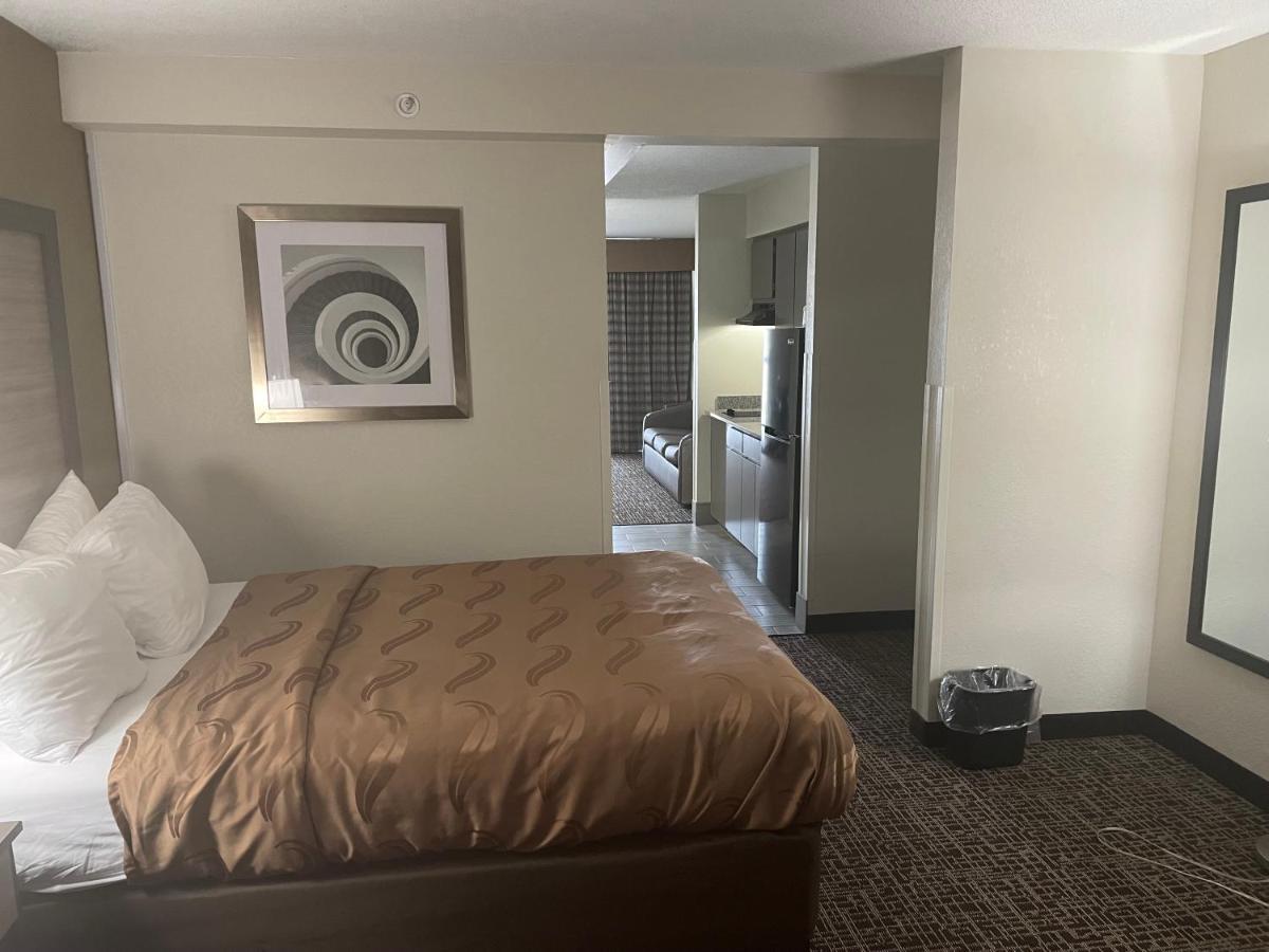 Quality Inn & Suites Spring Lake - Fayetteville Near Fort Bragg Zewnętrze zdjęcie