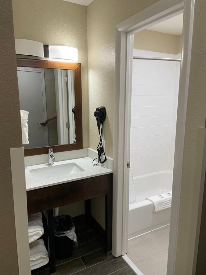 Quality Inn & Suites Spring Lake - Fayetteville Near Fort Bragg Zewnętrze zdjęcie