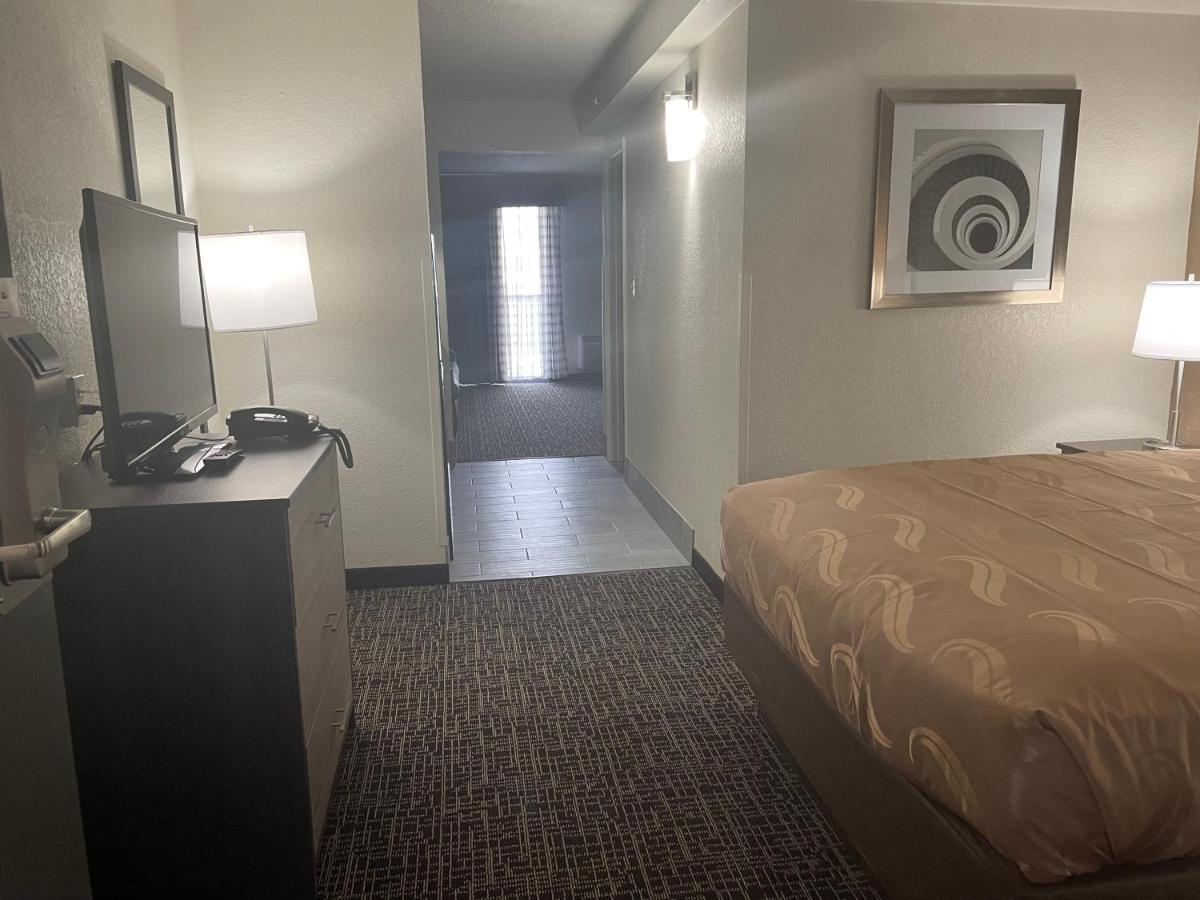 Quality Inn & Suites Spring Lake - Fayetteville Near Fort Bragg Zewnętrze zdjęcie