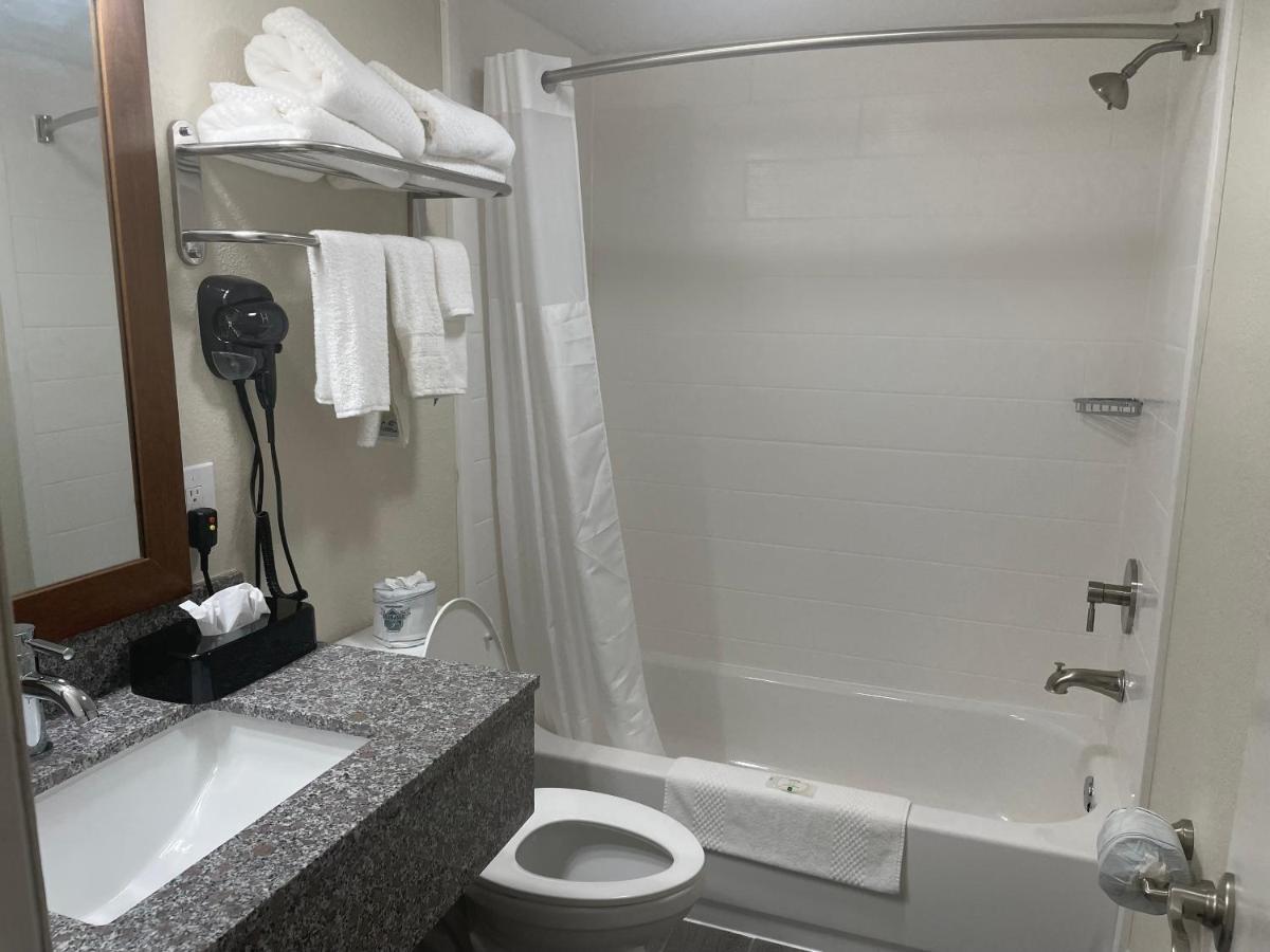 Quality Inn & Suites Spring Lake - Fayetteville Near Fort Bragg Zewnętrze zdjęcie