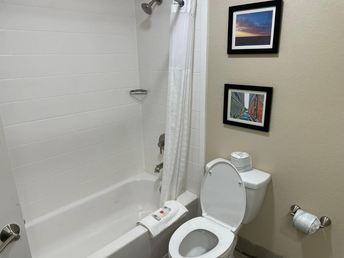 Quality Inn & Suites Spring Lake - Fayetteville Near Fort Bragg Zewnętrze zdjęcie