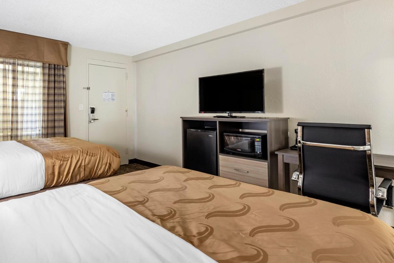 Quality Inn & Suites Spring Lake - Fayetteville Near Fort Bragg Zewnętrze zdjęcie