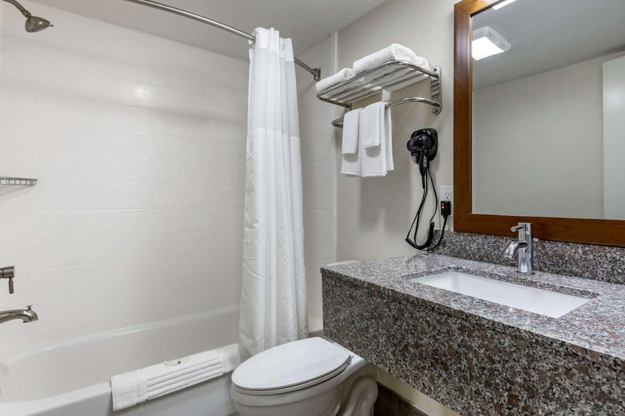 Quality Inn & Suites Spring Lake - Fayetteville Near Fort Bragg Zewnętrze zdjęcie