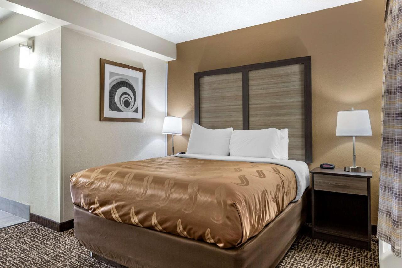 Quality Inn & Suites Spring Lake - Fayetteville Near Fort Bragg Zewnętrze zdjęcie